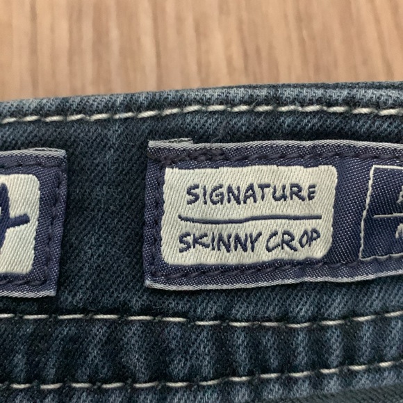 Miss Me signature skinny crop. Size 24 - Picture 7 of 9